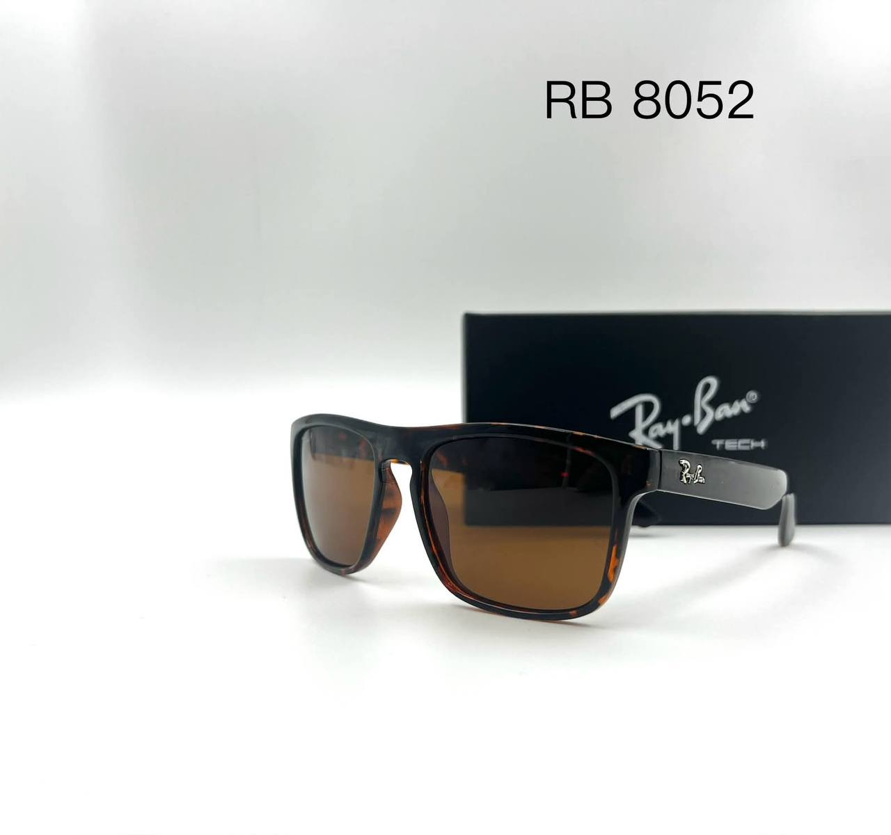 Ray Ban
Sunglasses 🕶️ 
good quality 💯
With master box 🗃️ 
50 dhs✅

Zain273
♥️♥️♥️