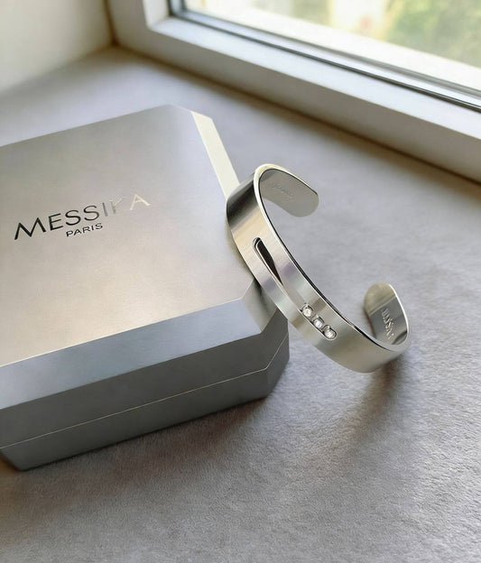 MESSIKA 
BANGLE ✨💫
MASTER
WITH NORMAL BOX AND PAPER BAG🎁🛍️
55 DHS🇦🇪

Zain89
♥️♥️♥️