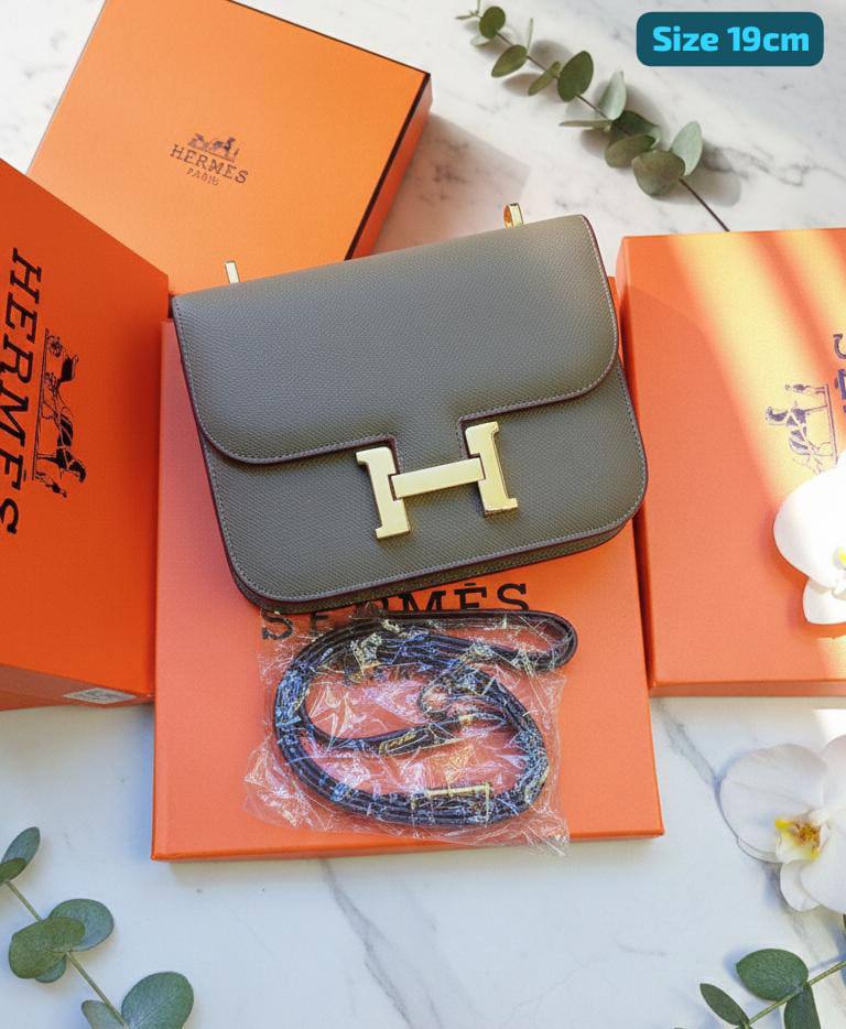 Hermes

Good quality 

with box 
🎁🎁🎁

95 dhs❣️

Zain186
♥️♥️♥️