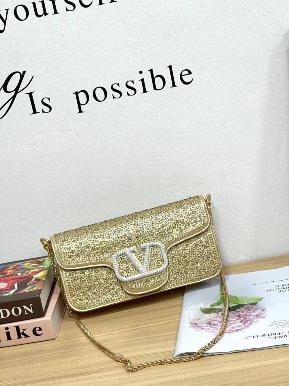 Valentino 
Good Quality 

With Box 🎁🎁🎁

110 dhs❣️

Zain250
♥️♥️♥️