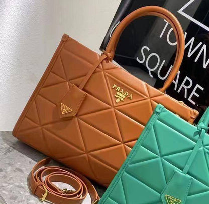 LV - Prada
110 dhs🌺

Zain143
♥️♥️♥️