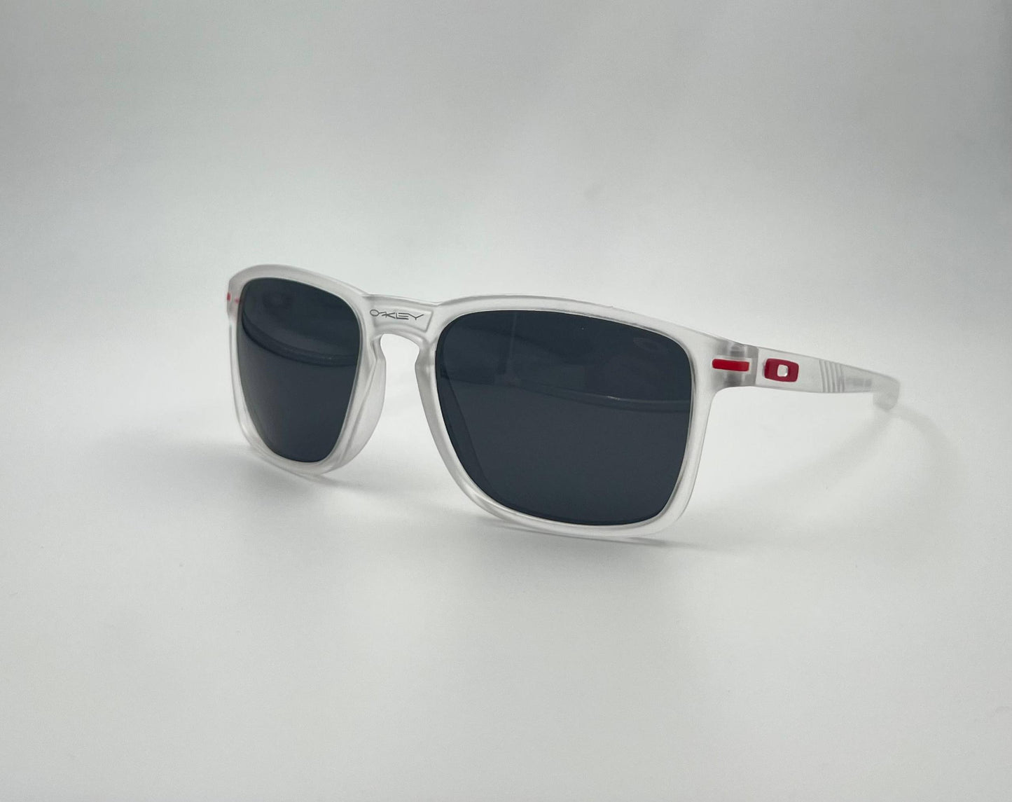 Oakley

Sunglasses 🕶️ 
good quality 💯
With master box 🗃️ 
50 dhs❣️

Zain273
♥️♥️♥️