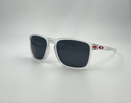 Oakley

Sunglasses 🕶️ 
good quality 💯
With master box 🗃️ 
50 dhs❣️

Zain273
♥️♥️♥️