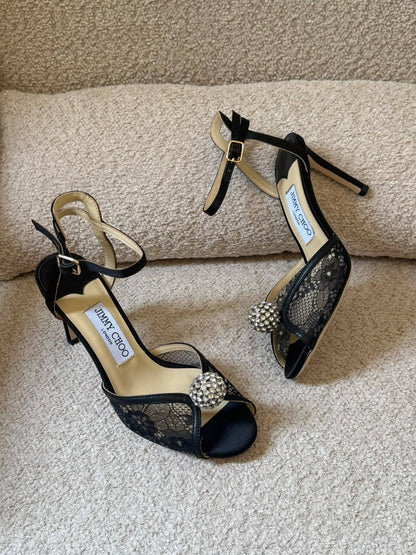 Jimmy choo

𝐒𝐢𝐳𝐞𝐬: 𝟑𝟔 — 𝟒𝟏
500 dhs🇦🇪🇦🇪

Zain298
♥️♥️♥️