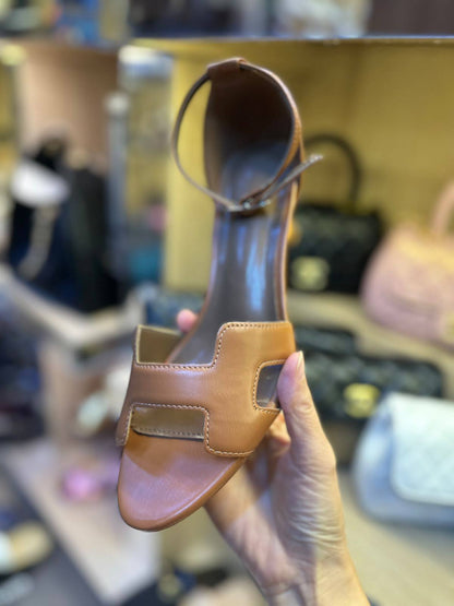 Hermes

Size 36-42 

110 dhs🇦🇪🇦🇪

Zain132
♥️♥️♥️