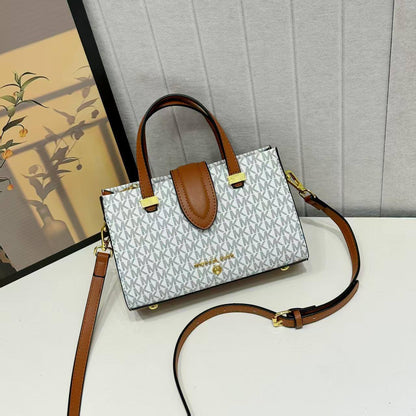 MK long

First quality +🎁

Size : 22 * 14 cm
95 dhs🇦🇪🇦🇪

with box 🎁

Zain115
♥️♥️♥️