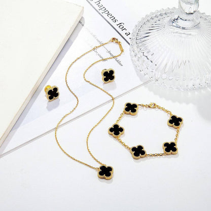 VCA Set*_🌼💫
*NECKLACE 1 FLOWER*
*BRACELET 5 FLOWER*
*EARRING   1* *FLOWER*  
145 dhs❤️
       _*WITH*_
    *Good Box* 📦

Zain89
♥️♥️♥️