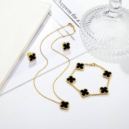 VCA Set*_🌼💫
*NECKLACE 1 FLOWER*
*BRACELET 5 FLOWER*
*EARRING   1* *FLOWER*  
145 dhs❤️
       _*WITH*_
    *Good Box* 📦

Zain89
♥️♥️♥️