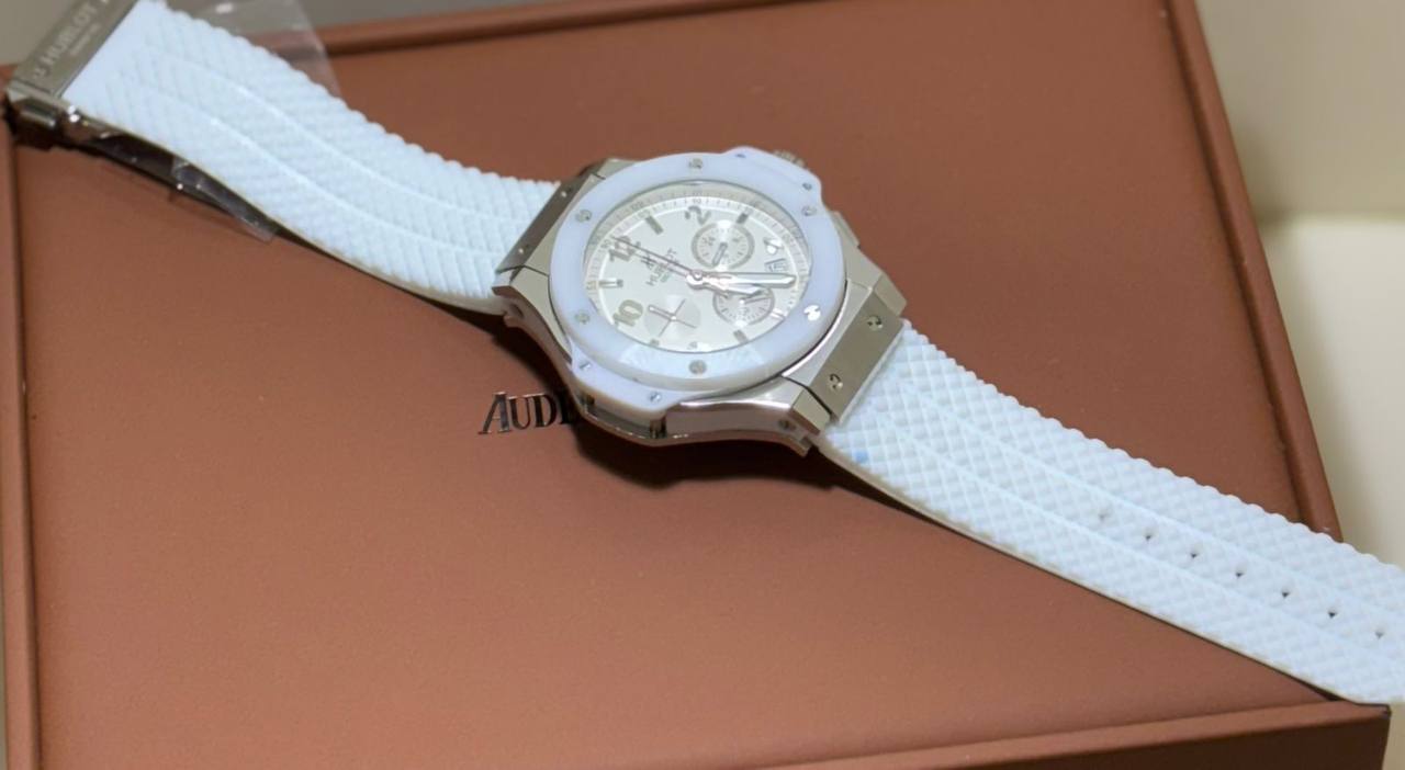 Audemars piguet ~🔥🔥🔥
400 dhs🪙🖤

Zain108
♥️♥️♥️