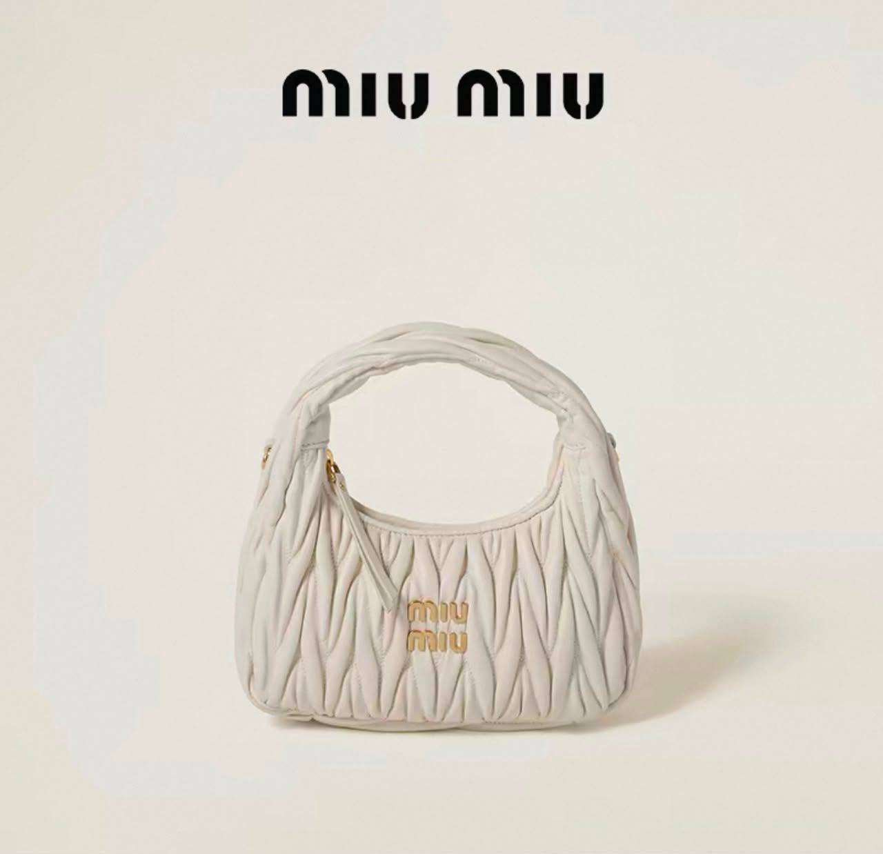 Miu Miu
95 dhs✅
Good-quality with box

Zain35
♥️♥️♥️