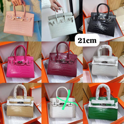 Hermes

21cm 
105 dhs🪙💕

with Box
🎁🎁🎁

Zain50
♥️♥️♥️