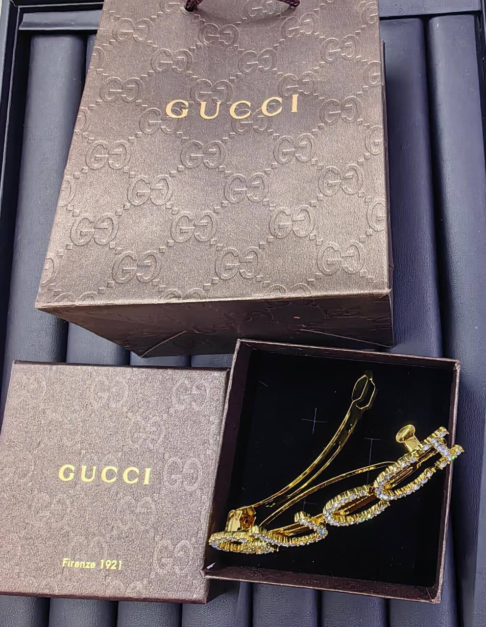 HAIR CLIP 
GUCCI 
MASTER✨💫
WITH SAME BOX AND PAPER 

🎁🎁🎁

BAG 50 DHS✅

Zain89
♥️♥️♥️