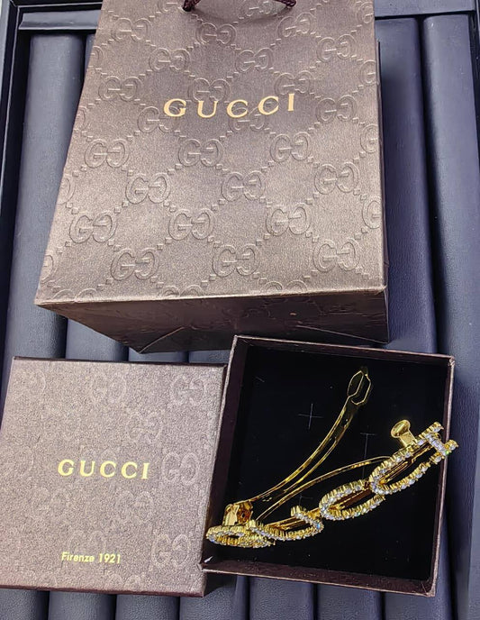 HAIR CLIP 
GUCCI 
MASTER✨💫
WITH SAME BOX AND PAPER 

🎁🎁🎁

BAG 50 DHS✅

Zain89
♥️♥️♥️