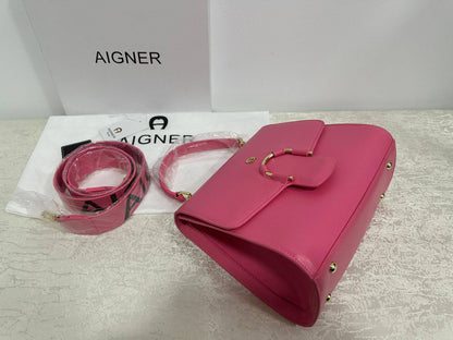 Aigner
105 dhs❣️

Zain07
♥️♥️♥️