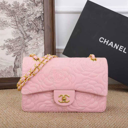 CHANEL

 NEW CAME GOOD QUALITY 
WITH BOX 
🎁🎁🎁

110 dhs💓

Zain39
♥️♥️♥️
