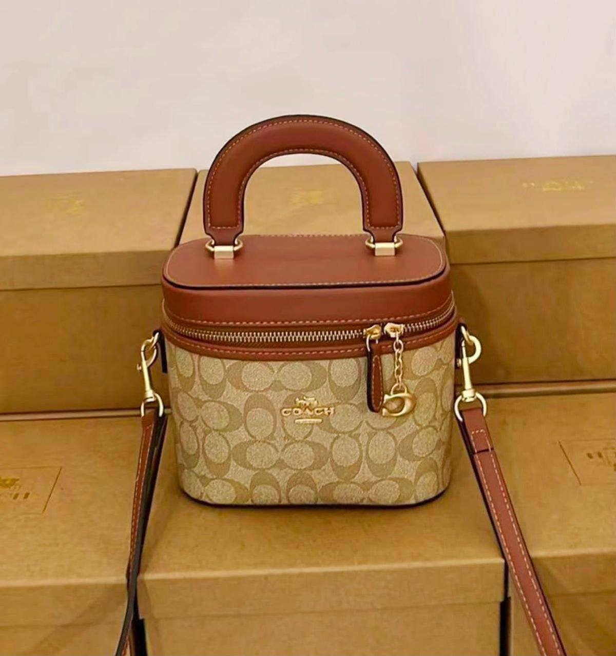 COACH  

MACK UP BOX 

RESTOCK 

HIGH QUALITY 

WITH BOX 
100 dhs🇦🇪🇦🇪

Zain295
♥️♥️♥️