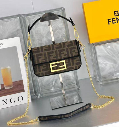 FENDI NEW CAME HIGH QUALITY WITH BOX 
120 dhs🇦🇪🇦🇪

Zain295
♥️♥️♥️