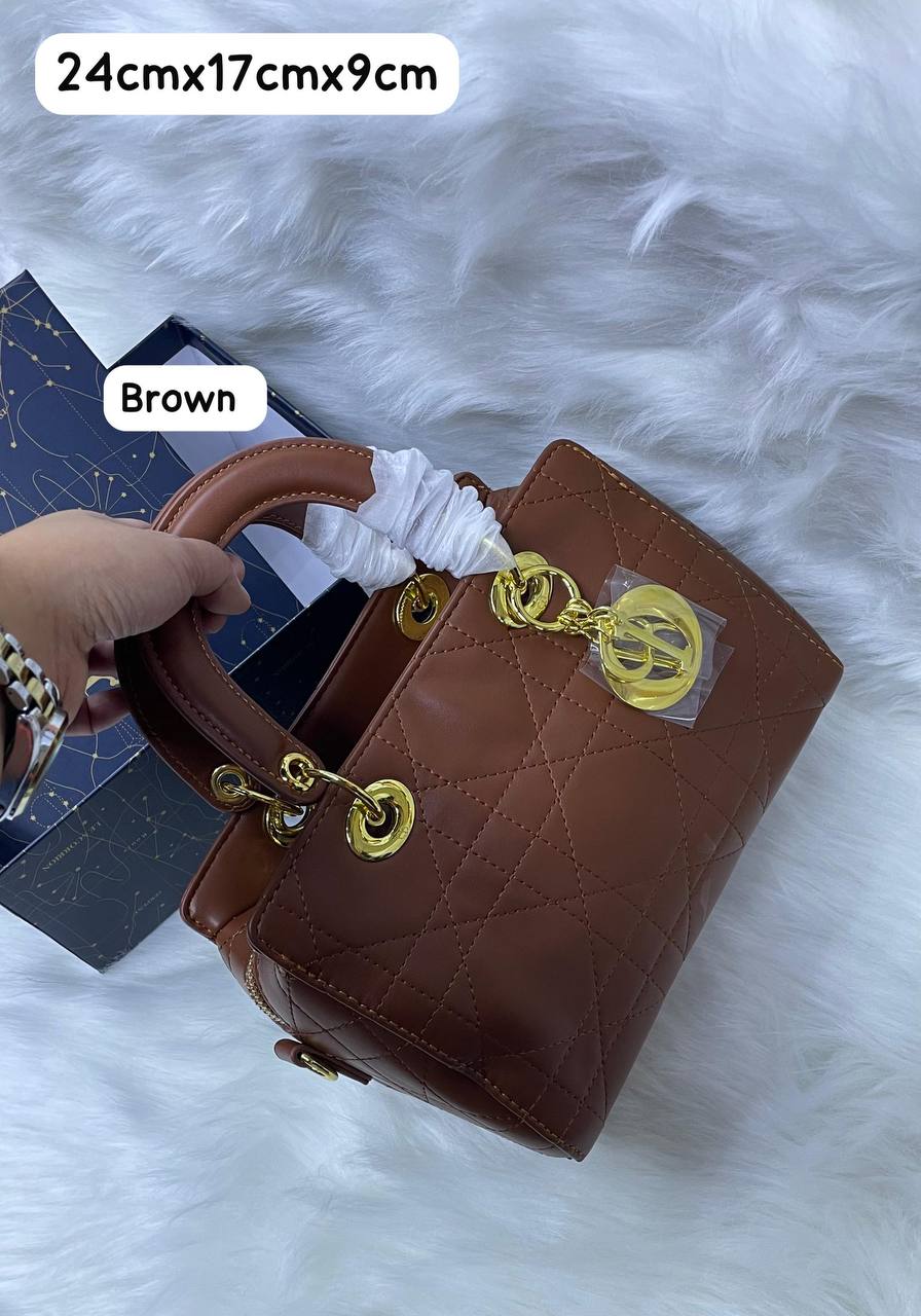 Dior

95 dhs✅

with box
🎁🎁🎁

Zain72
♥️♥️♥️
