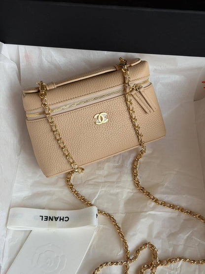 Chanel
 𝐕𝐀𝐍𝐈𝐓𝐘 𝐂𝐀𝐒𝐄 𝐖𝐈𝐓𝐇 𝐂𝐇𝐀𝐈𝐍 𝐒𝐔𝐏𝐄𝐑 𝐌𝐀𝐒𝐓𝐄𝐑 𝐐𝐔𝐀𝐋𝐈𝐓𝐘 
𝐋𝐀𝐑𝐆𝐄 -1300 dhs✅
𝐌𝐞𝐝𝐢𝐮𝐦 - 1250 dhs✅
𝐒𝐦𝐚𝐥𝐥 - 1200 dhs✅

ETAG4
♥️♥️♥️