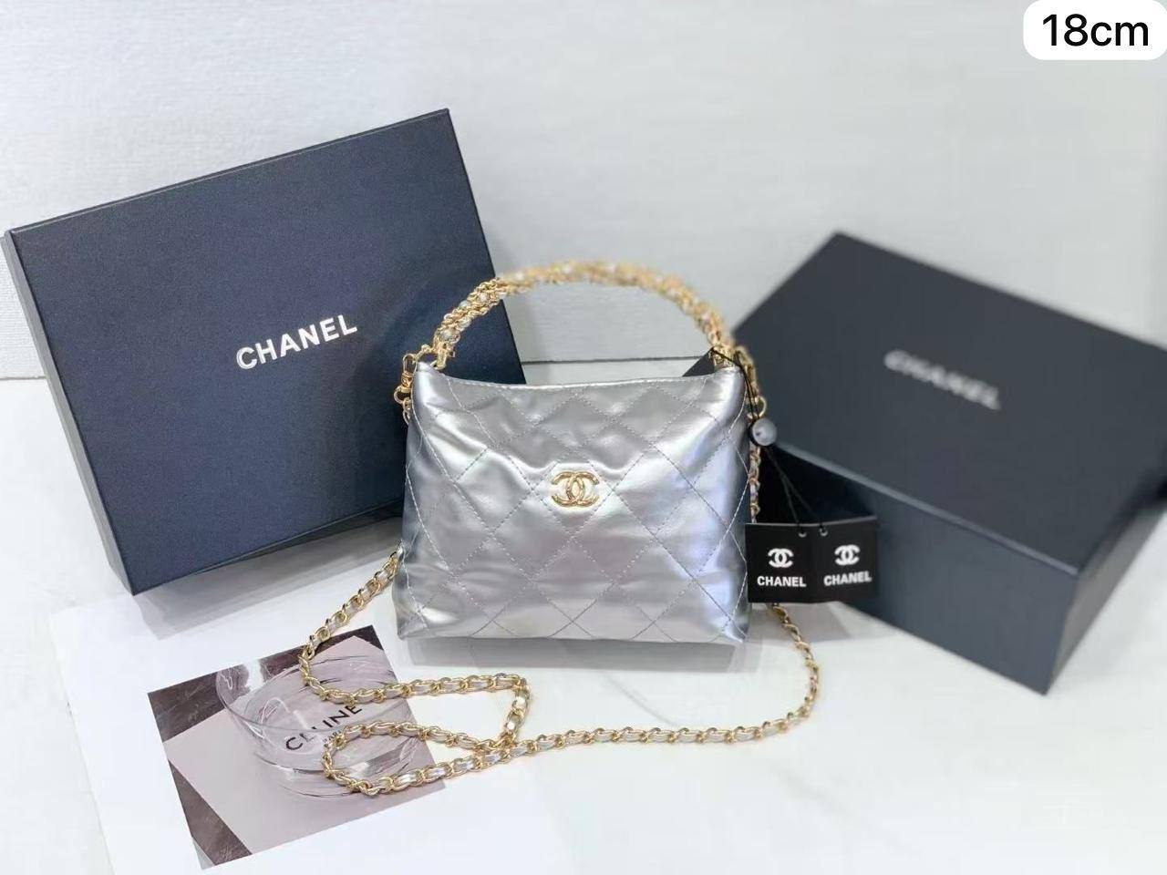 💗 Chanel Kelly / 24B
1️⃣ First quality +🎁  
Size : 19.5 ~ 18 * 15 cm
90 dhs✅
with box 🎁

Zain115
♥️♥️♥️