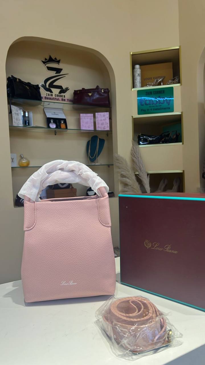 Loropiana

115 dhs

With box

Zain39

♥️♥️♥️