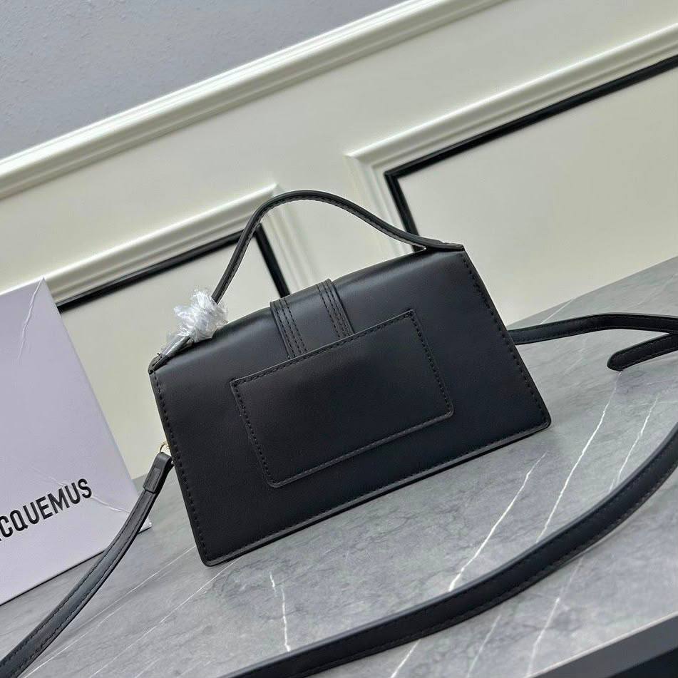 JACQUEMUS 

COPY ONE 

RESTOCK 

WITH BOX 

BIG SIZE  220 DHS……
(Leather)

Zain295
♥️♥️♥️♥️
