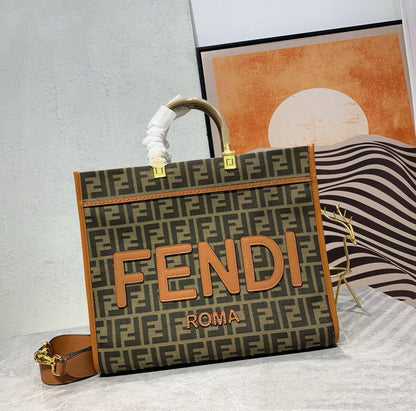 FENDI 
HIGH QUALITY
130 dhs✅

Zain39
♥️♥️♥️