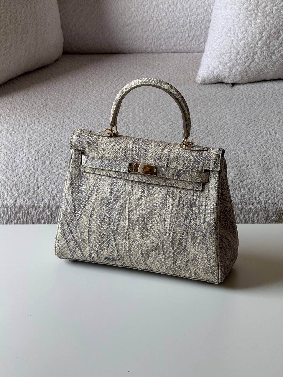 Hermes
kelly lizard 25cm💕master quality😍with box❤️
610 dhs✅

Zain52
♥️♥️♥️