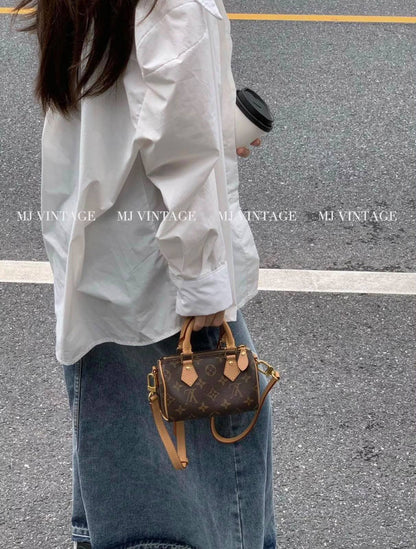 LV 

SPEEDY MINI 
SIZE GOOD QUALITY WITH BOX 
100 dhs🇦🇪🇦🇪

Size:16cm

Zain39
♥️♥️♥️