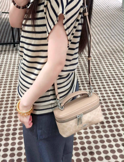Coach
100 dhs✅
High-quality with box

Zain35
♥️♥️♥️