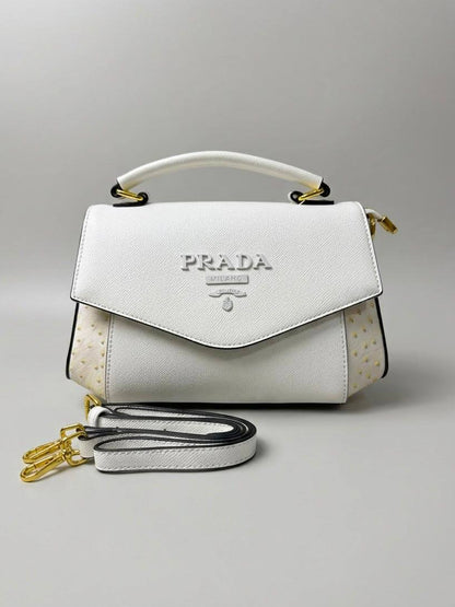 Prada

110 dhs🇦🇪🇦🇪
With Box

Zain50
♥️♥️♥️