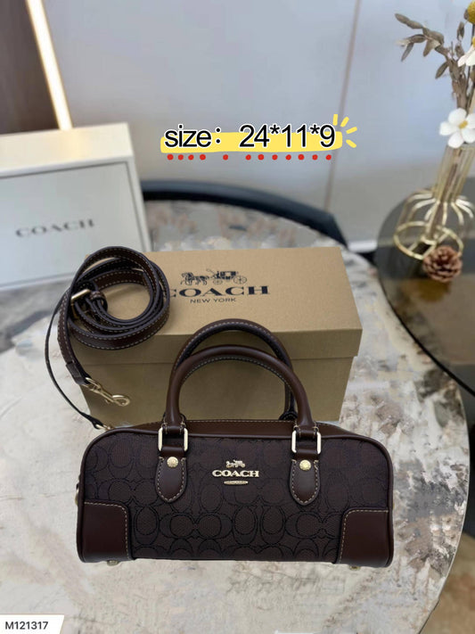Coach
✨✨NEW ✨✨
95 dhs❣️

with box
🎁🎁🎁

Zain38
♥️♥️♥️