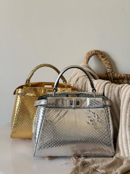 Fendi. Peekaboo 
Snake leather 
Size :23 cm

For Price 👇 WhatsApp✅
0568585901 
0507557372
0552275751 Owner Zain 👌

Zain315
♥️♥️♥️