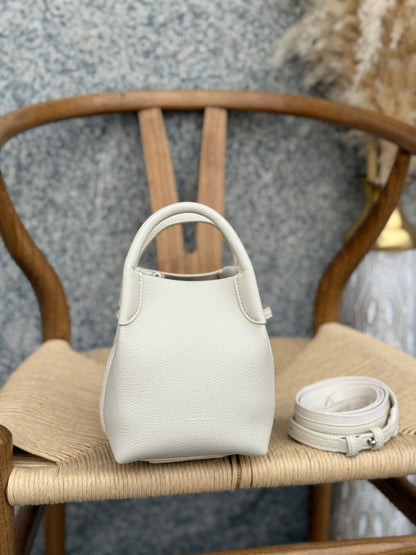 Available Again✨✨✨
LORO PIANA
13cm
340 dhs🪙🌨️
Top quality 
With box🎁

Zain167
♥️♥️♥️