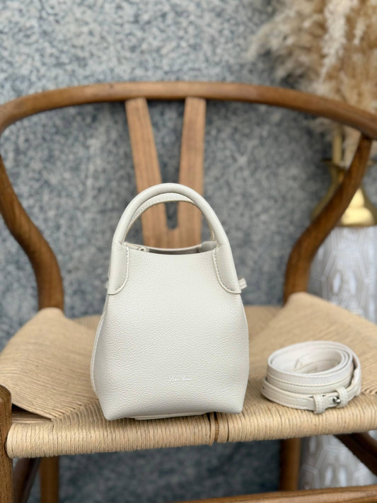 Available Again✨✨✨
LORO PIANA
13cm
340 dhs🪙🌨️
Top quality 
With box🎁

Zain167
♥️♥️♥️