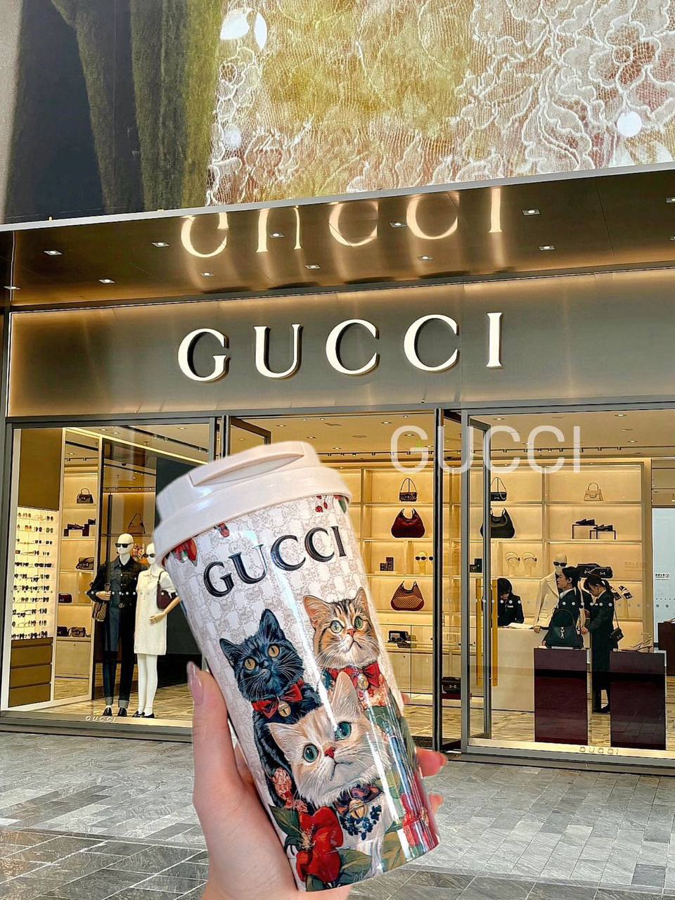 *Bottle ❤️‍🔥*
"Double Drinking" - Choose between direct drinking and using a straw as you wish.🦋
Very good quality 🔥
With boxes 🗃️ 
60 dhs💓

Zain216
♥️♥️♥️