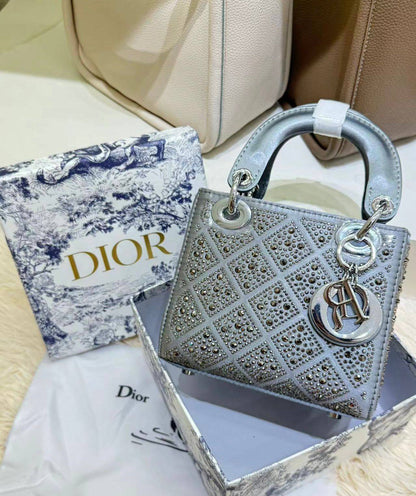 LADY DIOR

 NEW CAME GOOD QUALITY 

WITH BOX 
🎁🎁🎁

115 dhs👑

Zain39
♥️♥️♥️