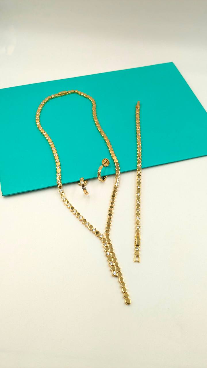 Chaumet
*Master Quality* 
*Necklace, Earrings & Bracelet*
260 dhs💓 with Normal Box 🎁

Zain210
♥️♥️♥️