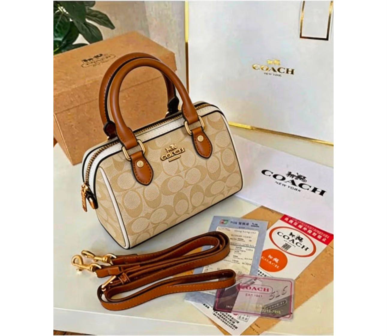 Coach
90 dhs✅
Size：18CM
Good-quality with box

Zain35
♥️♥️♥️