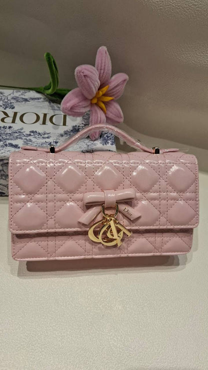DIOR 
22cm 

box
🎁🎁🎁

120 dhs✅

Zain44
♥️♥️♥️