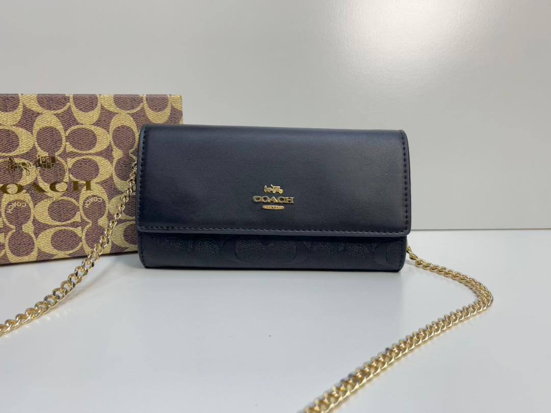 Coach - CH - DKNY
85 dhs❣️
with box
🎁🎁🎁

size 19×5×11cm

Zain41
♥️♥️♥️
