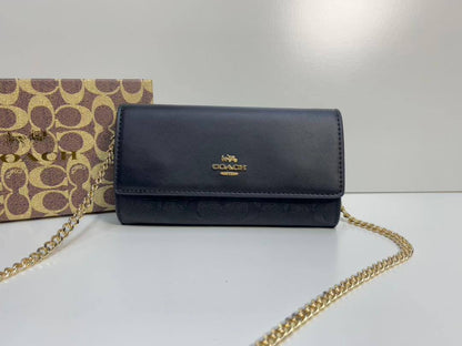 Coach - CH - DKNY
85 dhs❣️
with box
🎁🎁🎁

size 19×5×11cm

Zain41
♥️♥️♥️