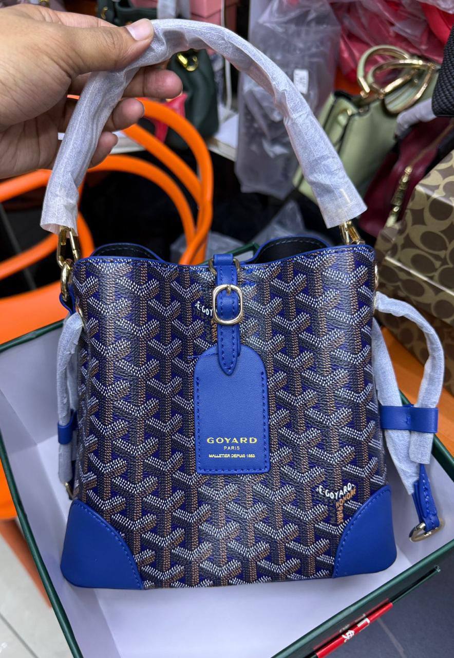 Bucket bag
Good quality 
110 dhs💓
With box 📦

Zain70
♥️♥️♥️