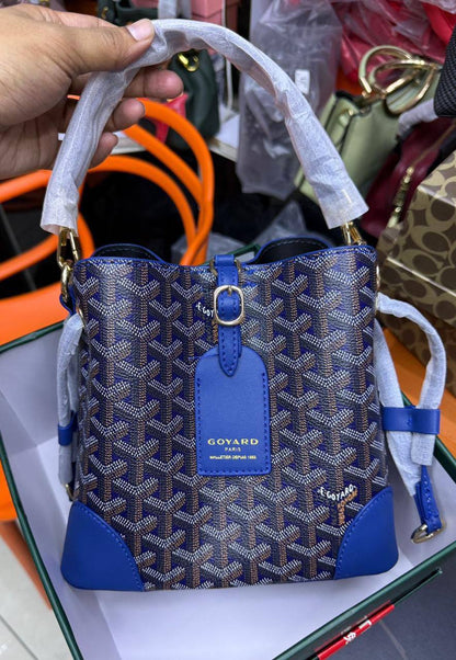 Bucket bag
Good quality 
110 dhs💓
With box 📦

Zain70
♥️♥️♥️