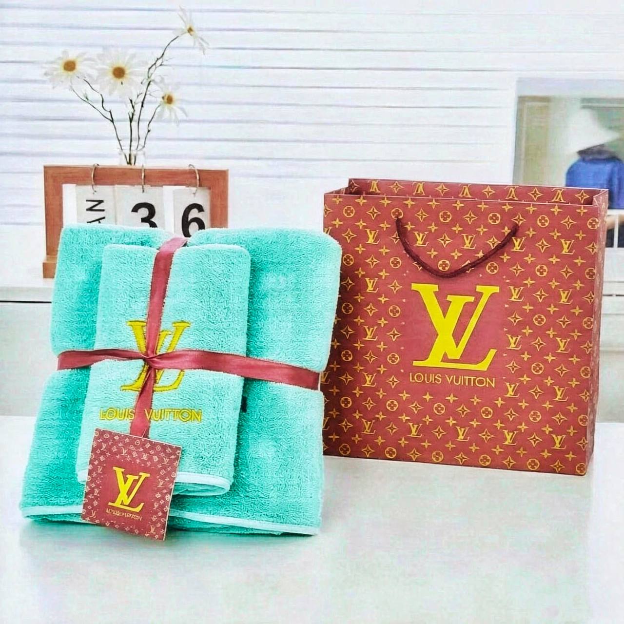Towel new came good quality 
with paper bag 
45 dhs🇦🇪🇦🇪

Zain39
♥️♥️♥️