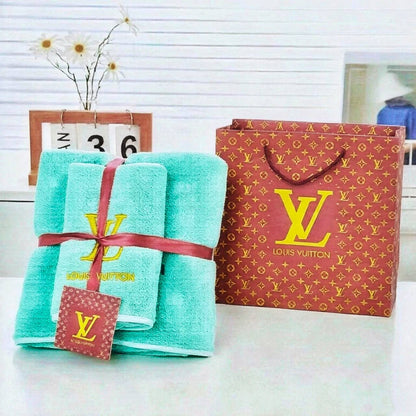 Towel new came good quality 
with paper bag 
45 dhs🇦🇪🇦🇪

Zain39
♥️♥️♥️