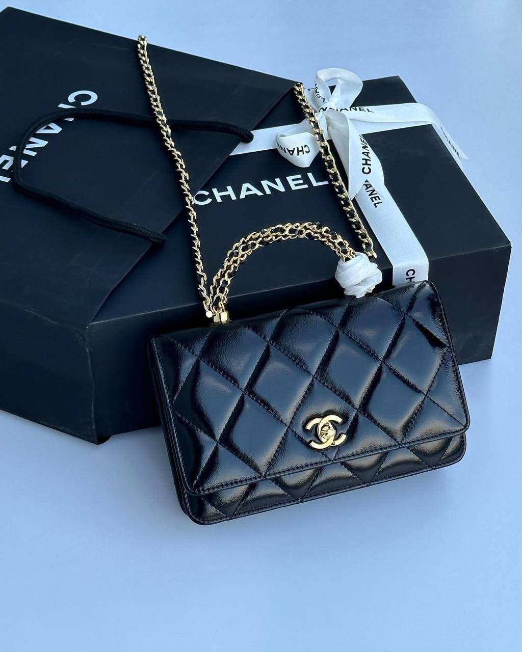Chanel
Best quality 
with box’s 
🎁🎁🎁

95 dhs🪙🖤
size 22cm

Zain158
♥️♥️♥️
