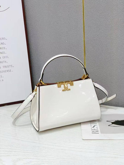 Tory Burch

High quality
With box 
🎁🎁🎁

90 dhs✅

Zain50
♥️♥️♥️