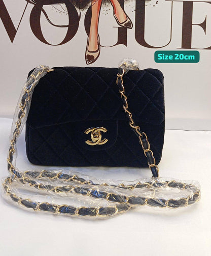 Chanel
Good quality 

with box
🎁🎁🎁

100 dhs💓

Zain186
♥️♥️♥️