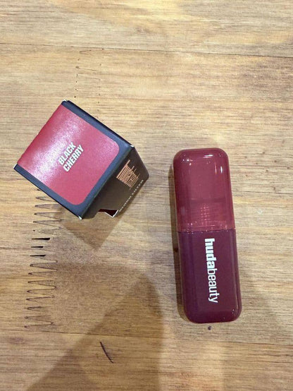 Huda beauty blush

35 dhs 

Zain36
♥️♥️♥️